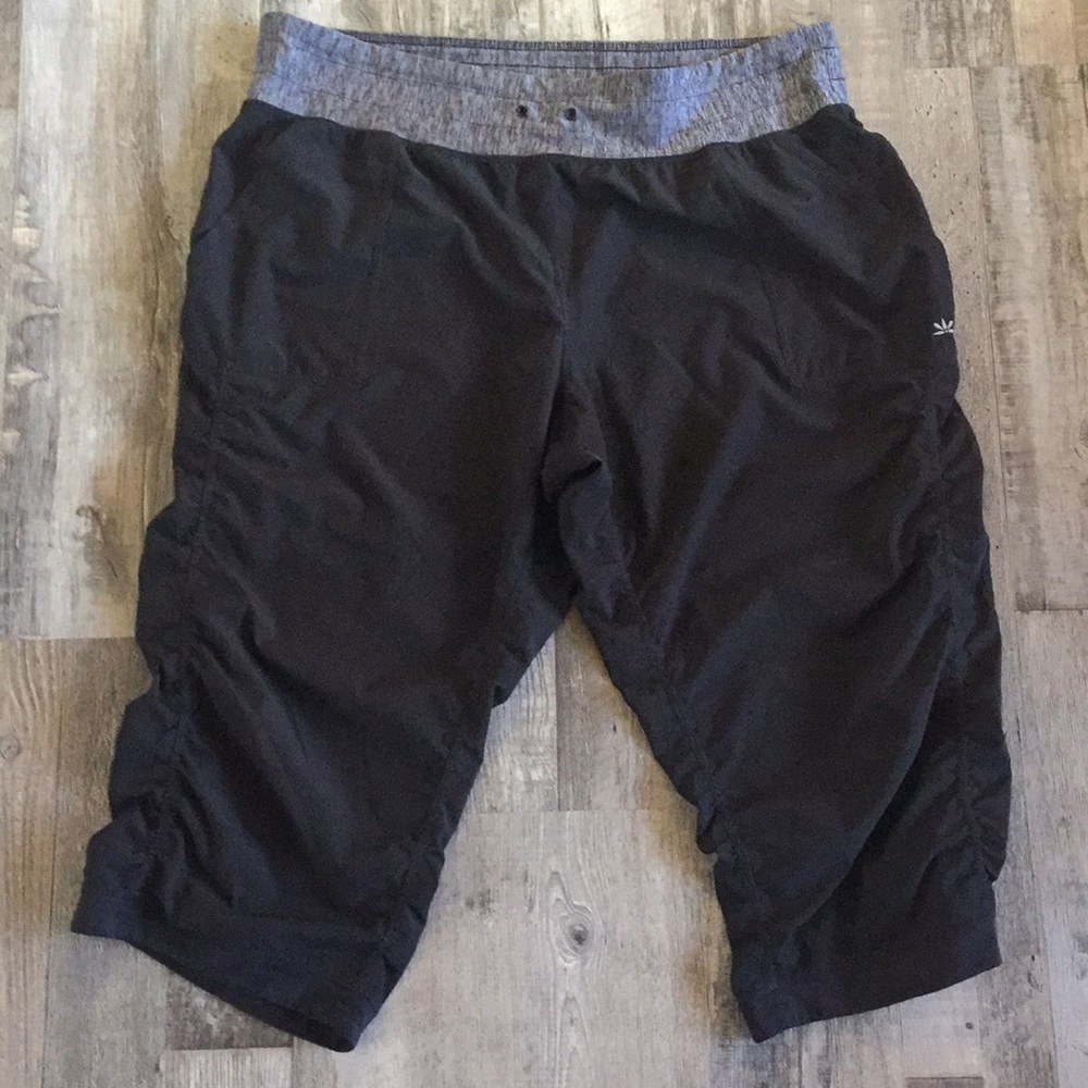 Lukka capri track pants, very comfortable
